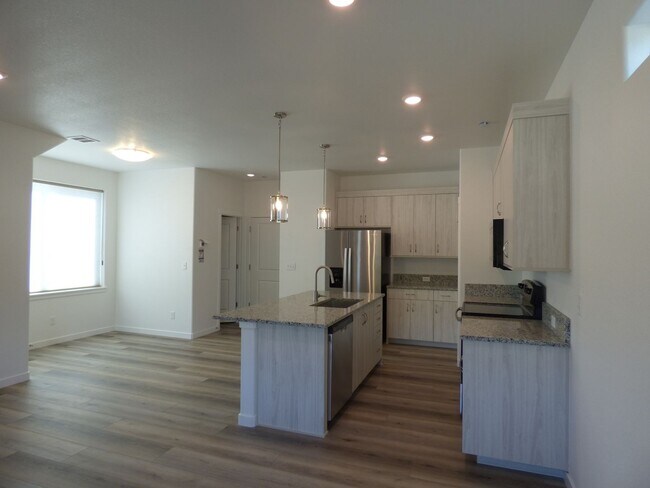 Foto del edificio - Maintenance Free, Brand New Construction