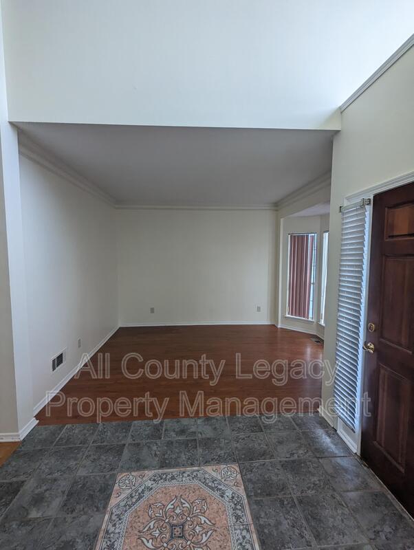 Foto del edificio - 517 Crestwood Ct