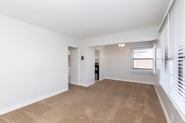 Building Photo - 1 Bedroom Apartment in the Point Loma Area of San Diego