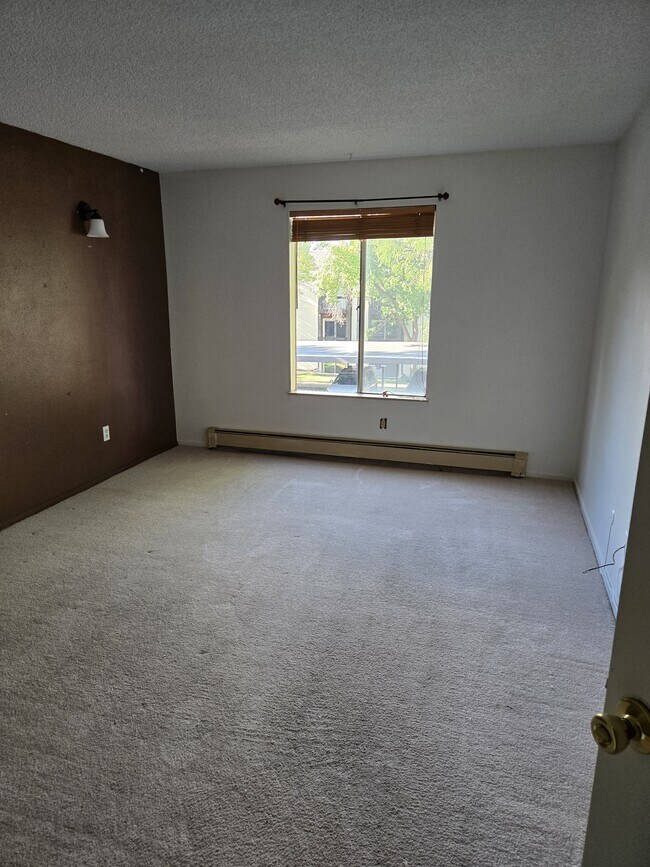 Foto del edificio - 3146 Lakeside Dr