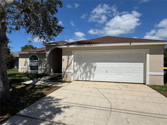 Building Photo - 725 Pelican Ct