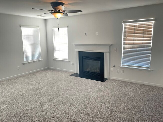 Building Photo - 3215 Lauderdale Ln