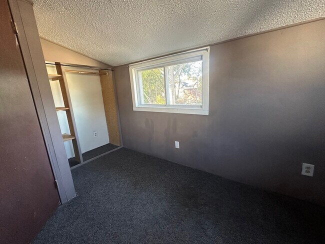 Building Photo - 176 Adelaide St