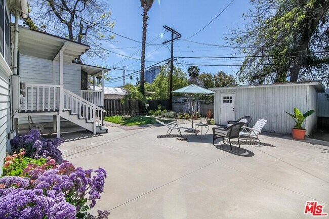 Building Photo - 6054 Carlton Way