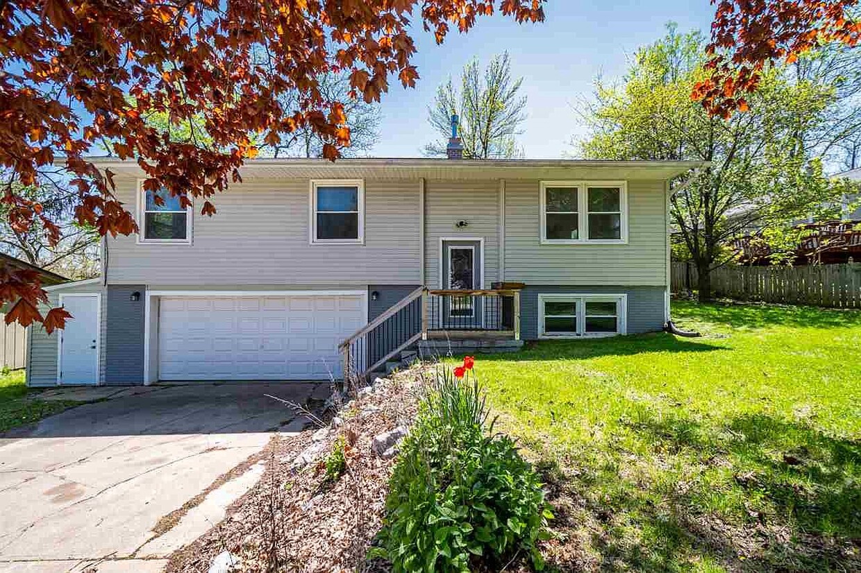 Front of House - 1110 10th St