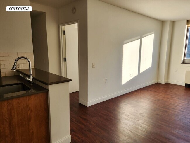Foto del edificio - 327 E 101st St