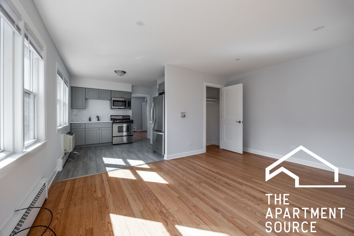 Foto principal - 5824 W Lawrence Ave