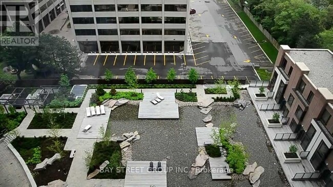 Photo du bâtiment - 23-TH23 Sheppard Ave E