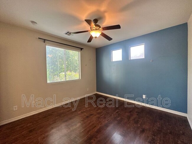 Foto del edificio - 2675 E Blue Spruce Ln