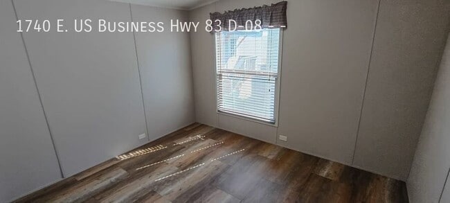 Building Photo - 8 D St