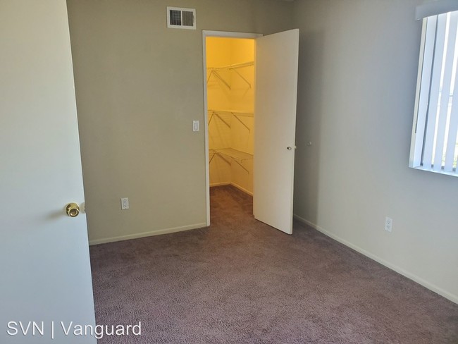 Building Photo - 121 Greentree Ln