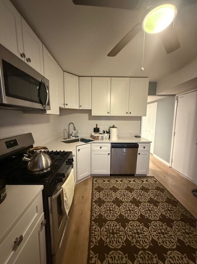 Building Photo - 1498 E Ports O Call Dr