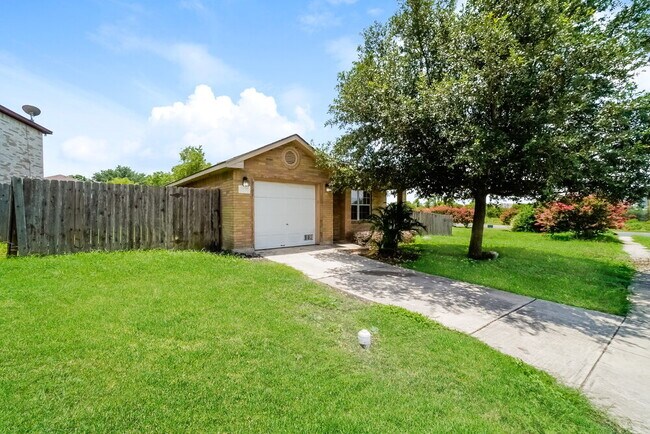 Building Photo - 8007 Heights Valley