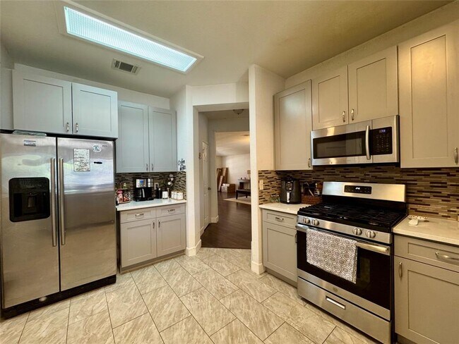 Building Photo - 1208 Leah Ln