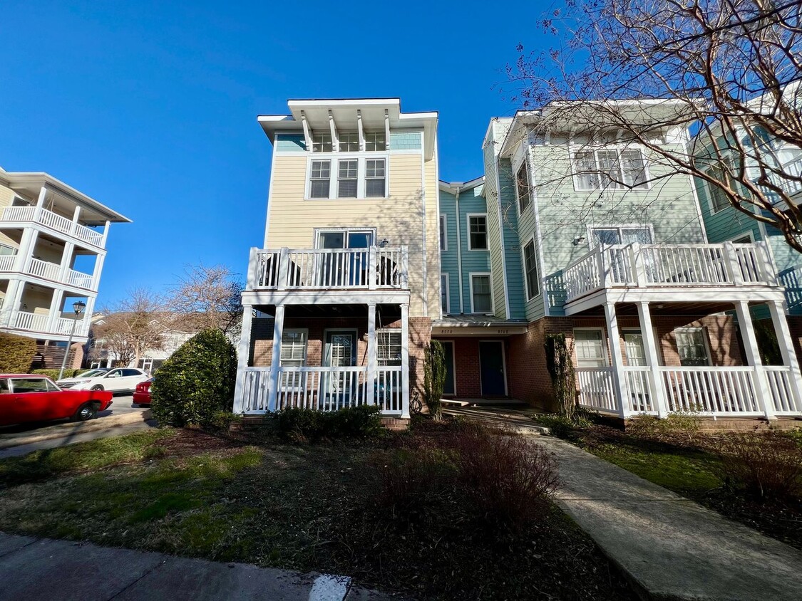 Foto principal - Beautiful end-unit townhome in the coastal...