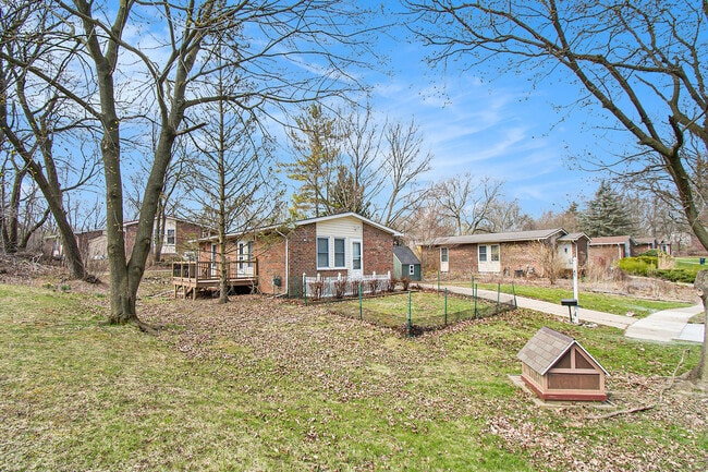Building Photo - 2071 Winewood Ave