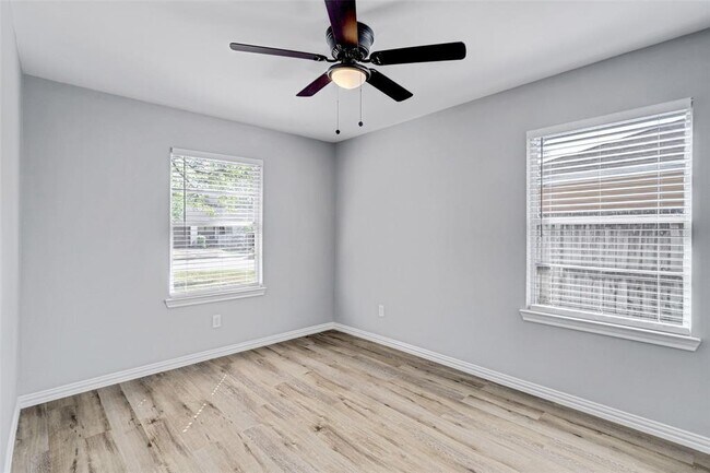Foto del edificio - 1310 Birchwood Dr