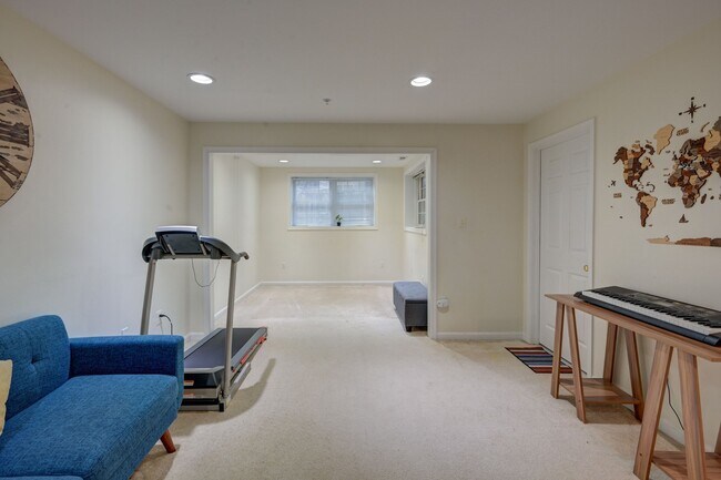 Foto del edificio - 8827 Montjoy Pl