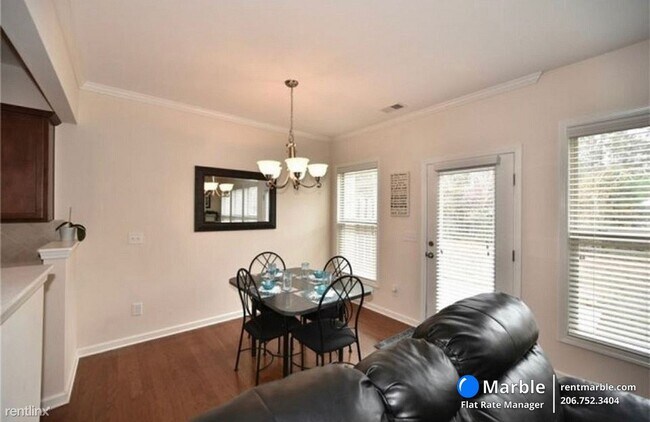 Building Photo - 3 br, 2.5 bath Townhome - 1615 Faircrest Ln