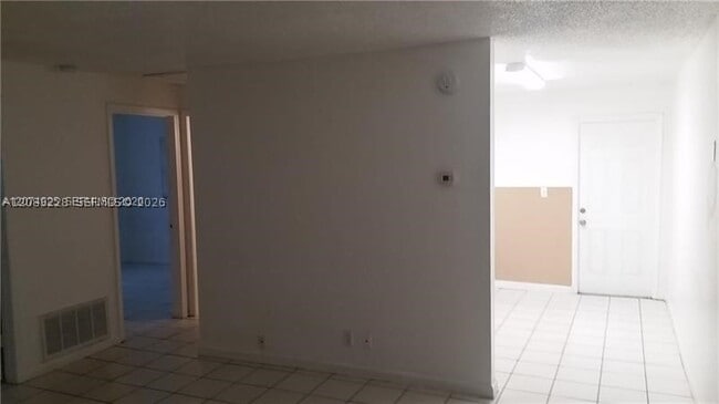 Foto del edificio - 5880 NW 19th St