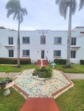 Building Photo - 817 Tyler St