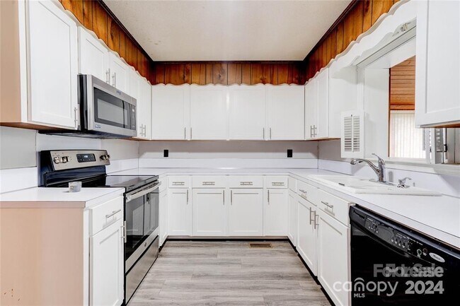 Building Photo - 3006 Fieldstone Ln