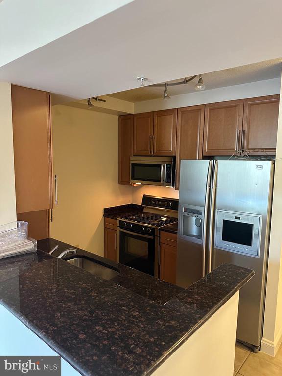 Building Photo - 11760 Sunrise Valley Dr
