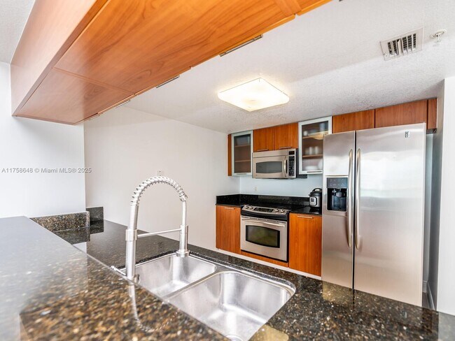 Foto del edificio - 1800 N Bayshore Dr
