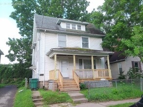 Building Photo - 41 Doran St