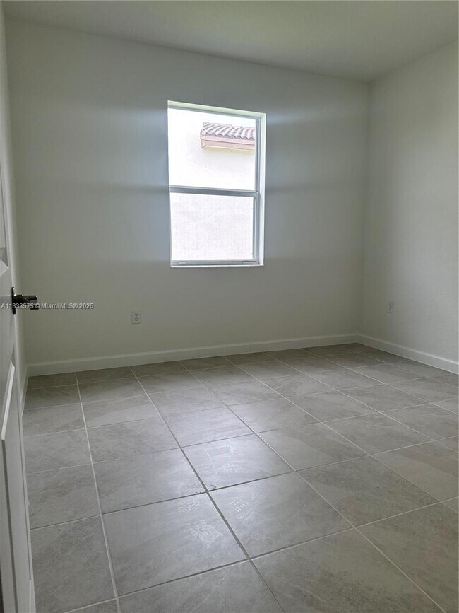 Foto del edificio - 2923 SE 23rd Ave