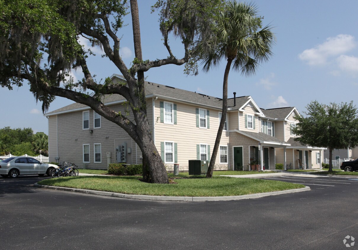 Murdock Circle Apartments in Port Charlotte, FL