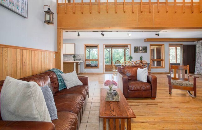 Foto del edificio - Beautiful, secluded 3 bedroom home for rent