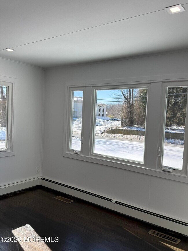 Foto del edificio - 474 Monmouth Rd