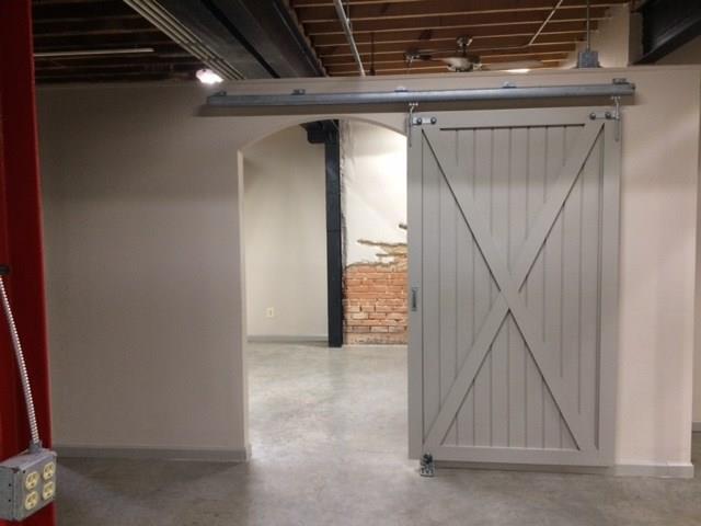 Building Photo - 2700 Live Oak St