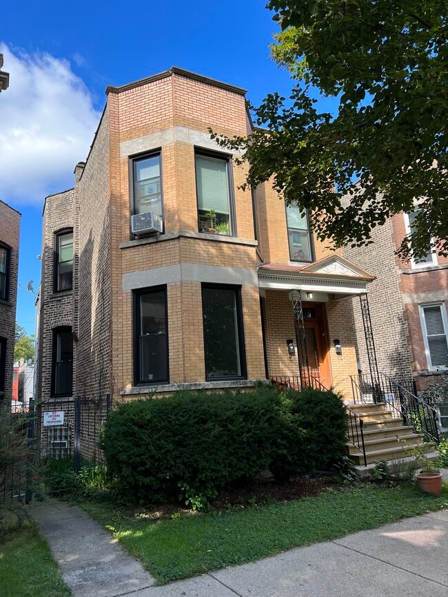 Building Photo - 2624 N Francisco Ave