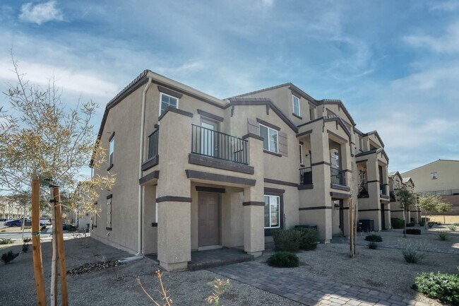 Foto del edificio - LOVELY 2-STORY 3-BEDROOM MOVE-IN READY TOW...