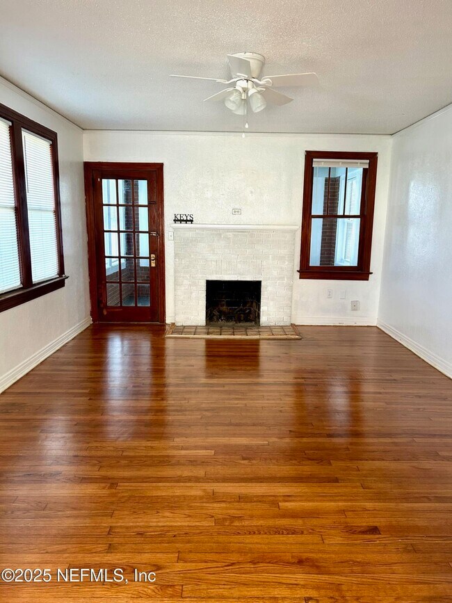 Foto del edificio - 5038 Blackburn St