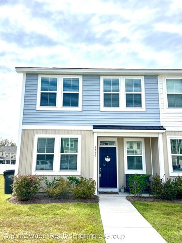 Foto principal - 3 br, 2.5 bath House - 7780 Montview Road