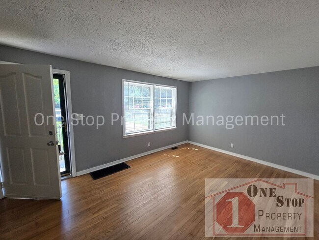Foto del edificio - Beautiful 3 Bedroom 2 Bathroom in Kansas City