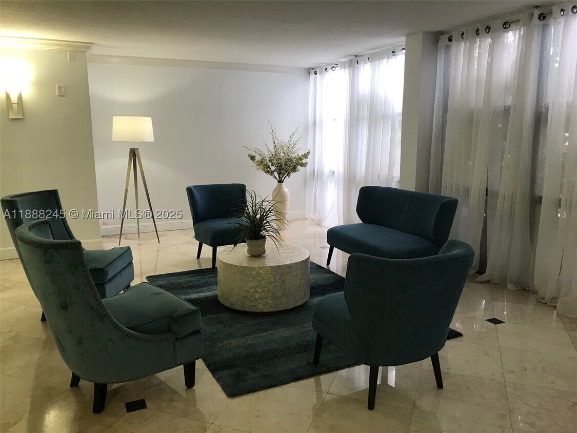 Foto del edificio - 1000 Parkview Dr