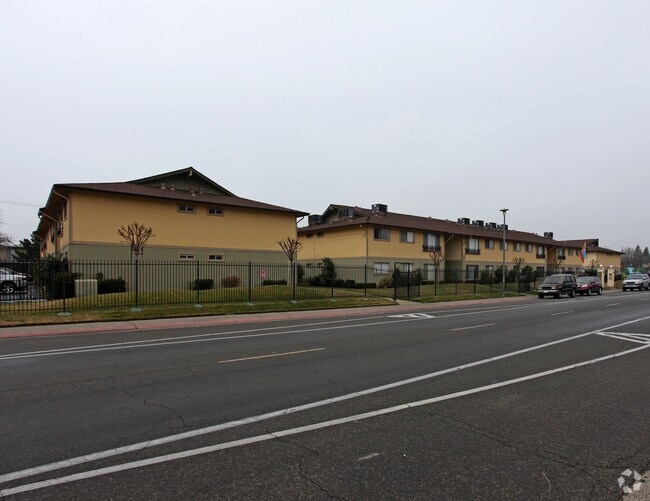 Hacienda Gardens Rentals in Rancho Cordova at 2080 W La Loma Dr Rancho Cordova, CA