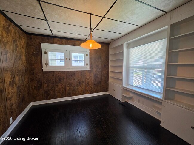 Building Photo - 321 S 39th St