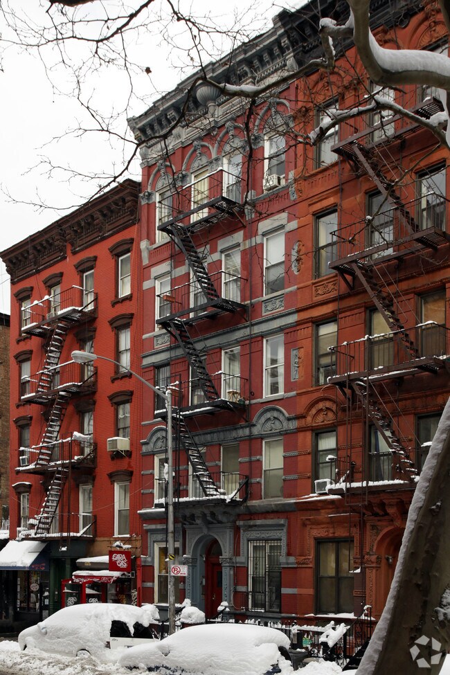 Building Photo - 95 E 7th St