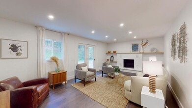 Building Photo - 11833 Overlook Dr