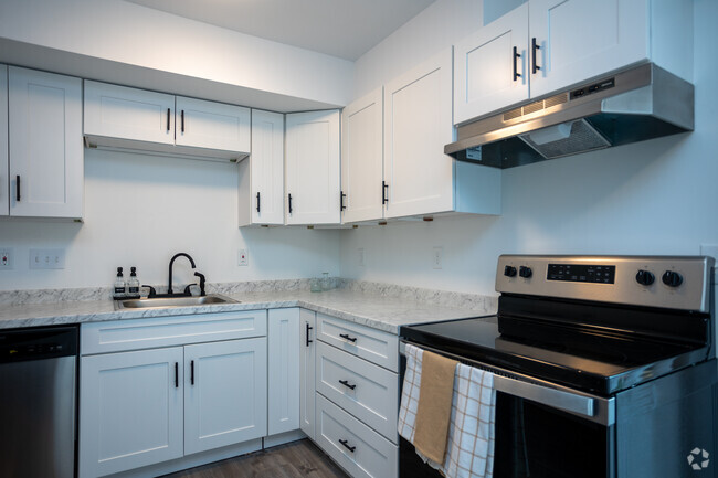 1BR,1.5BA - Kitchen - Country Club Apartments