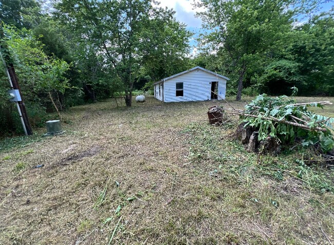 Building Photo - Fixer Upper! - $500 D / $290 M