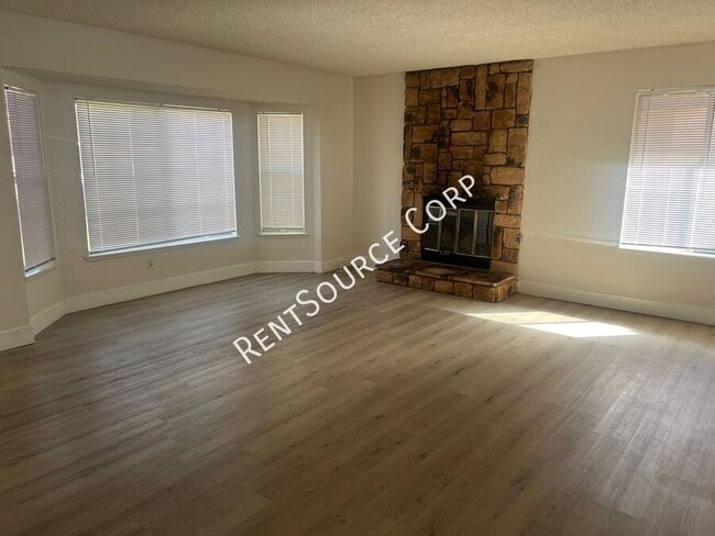 Building Photo - 43837 David St