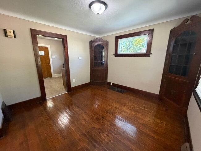 Building Photo - 3406 Robinwood Dr