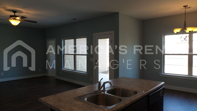 Foto del edificio - 14485 Griffin St