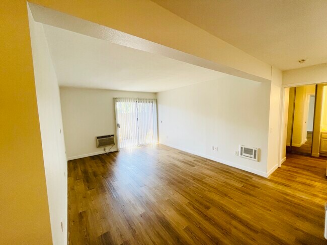 Foto del edificio - 7757 Margerum Ave